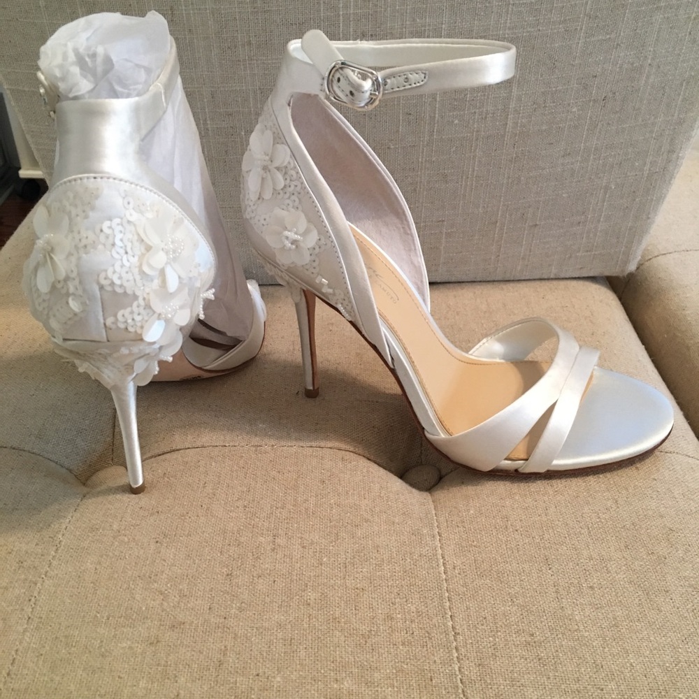 NEW: Vince Camuto Heels/ Pumps/ Shoes